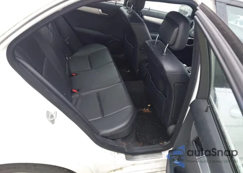 2014 Mercedes-Benz C 300 Sport 4Matic z USA, uszkodzony, nr VIN WDDGF8AB5ER304607